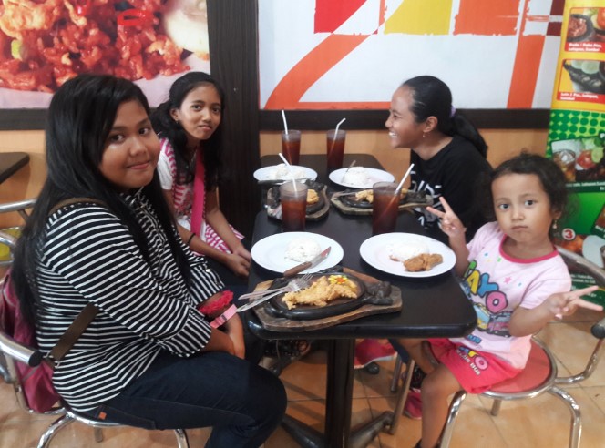 Mamak Rell's Cafe: Santapan Hangat di Jantung Cilacap